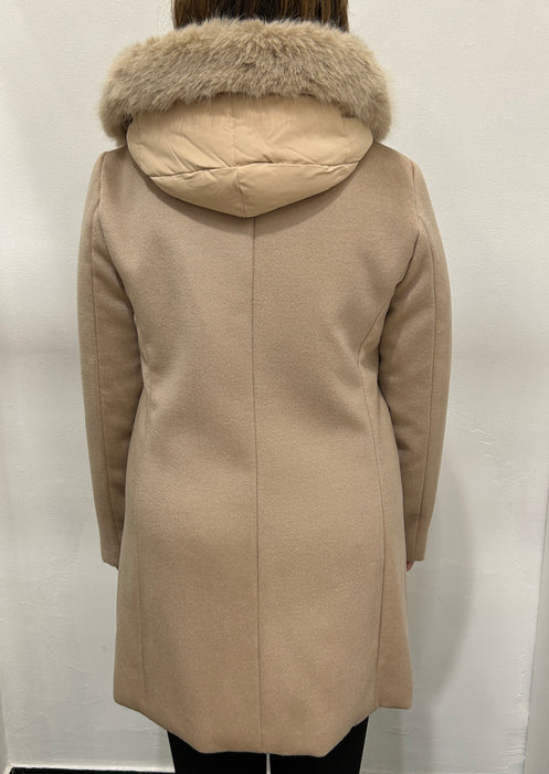 Talenti Donna Cappotto in 100% Pura Lana, Pettorina e Cappuccio con Eco Pelliccia
